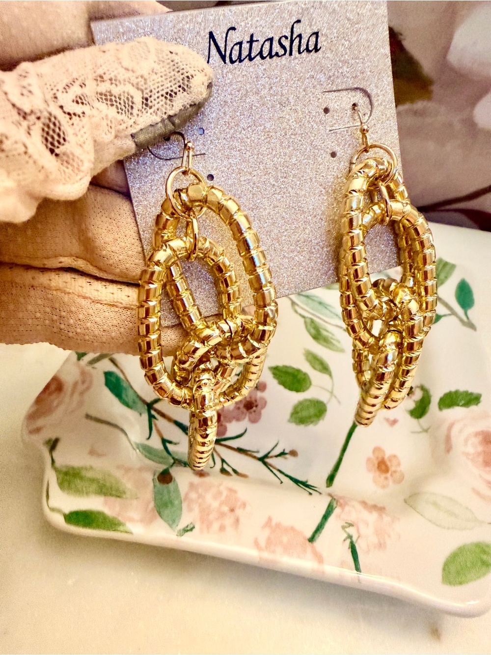 Natasha Shiny Gold Interlocking 3” Loop Drop Earrings NWT Retails $24 - Picture 5 of 9